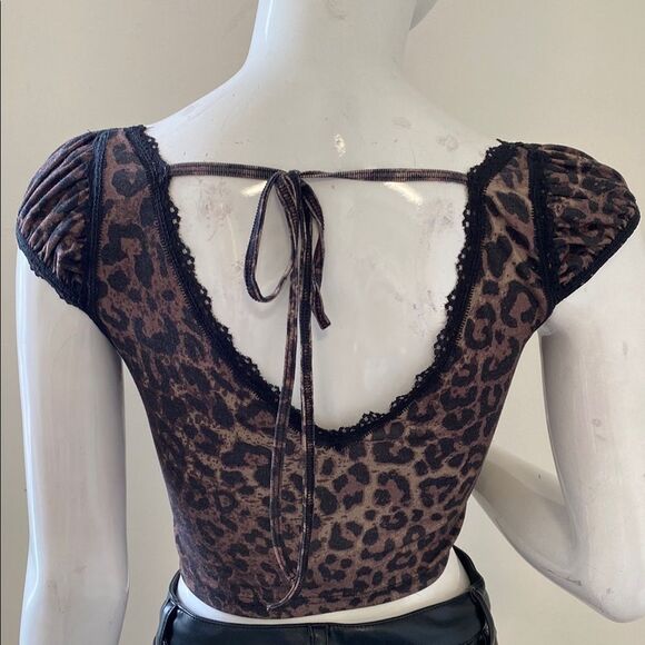 dELiA*s by Dolls Kill Leopard Print Lace-Trim Short Sleeve Tie Open Back Top - Picture 2 of 5